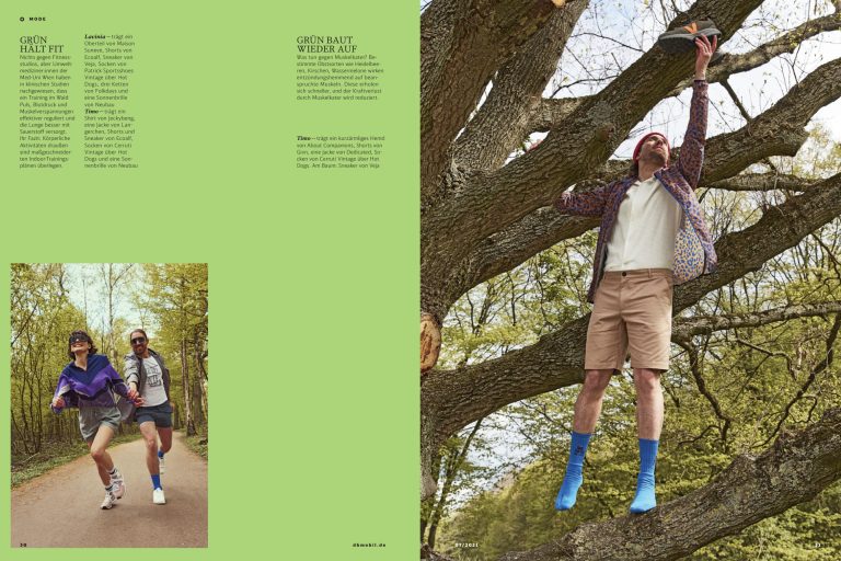 Magazindoppelseite: Mann springt von einem Baum, daneben ein Paar auf einem Waldweg